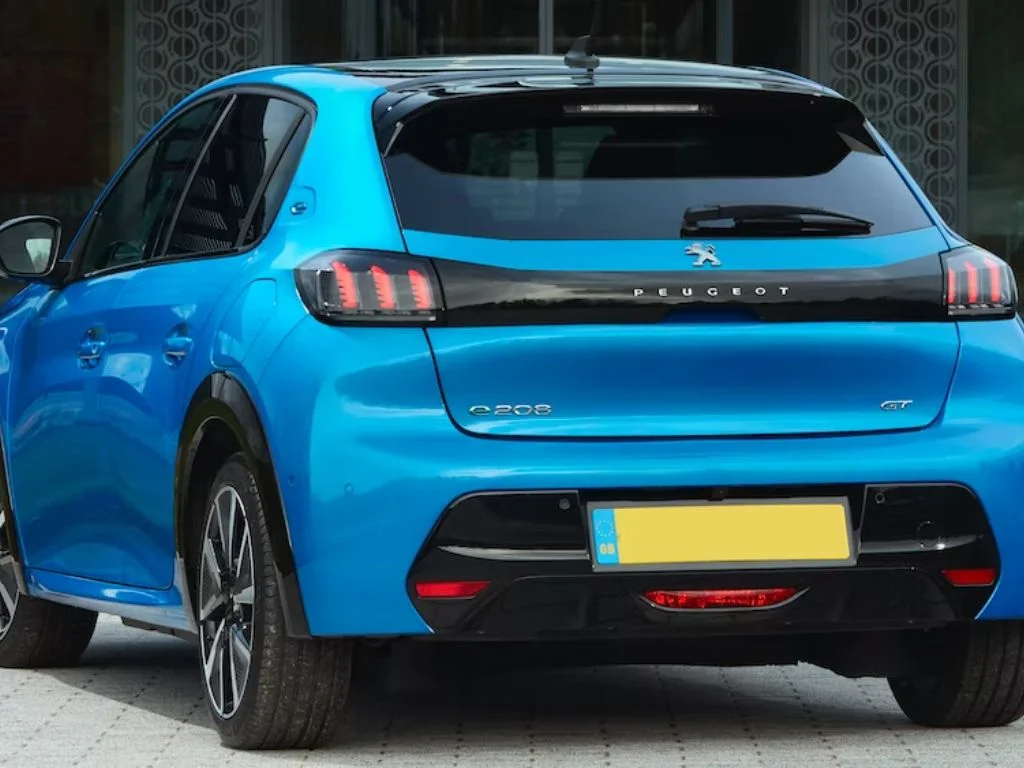Peugeot e-208