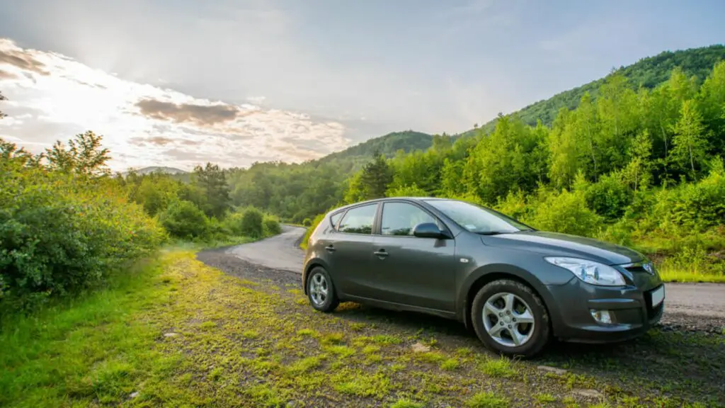 perbedaan sedan dan hatchback