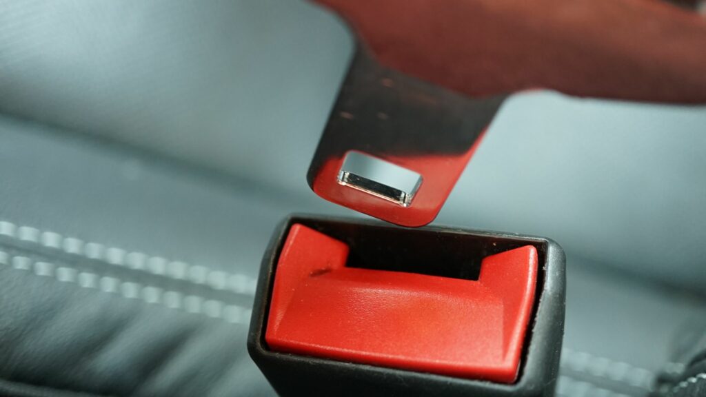 seatbelt mobil macet